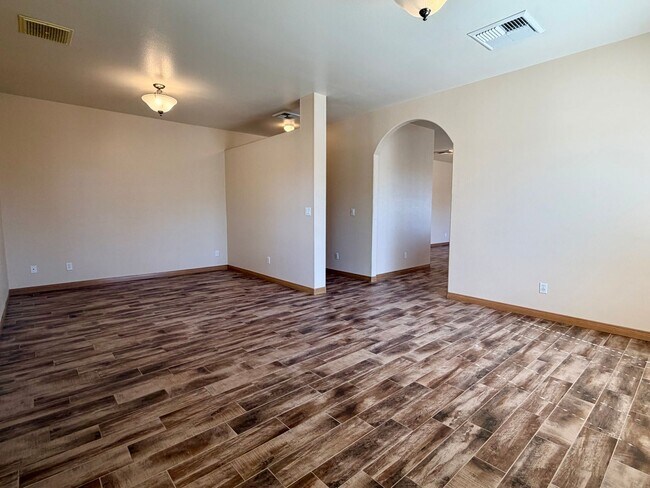 Foto del edificio - 1100 W Vulcan Ave