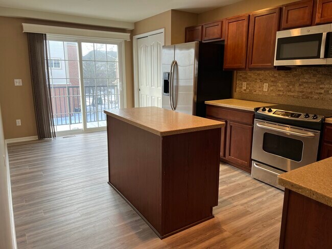 Building Photo - 27971 Hopkins Dr