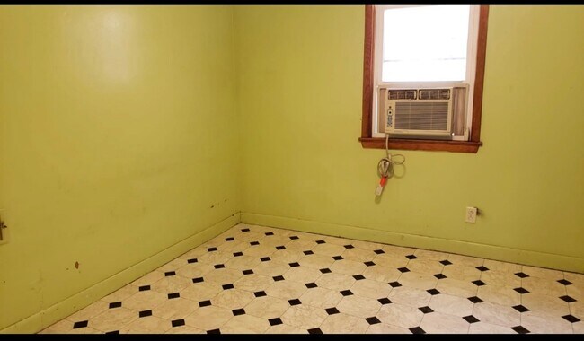 Building Photo - 37 E 49th St