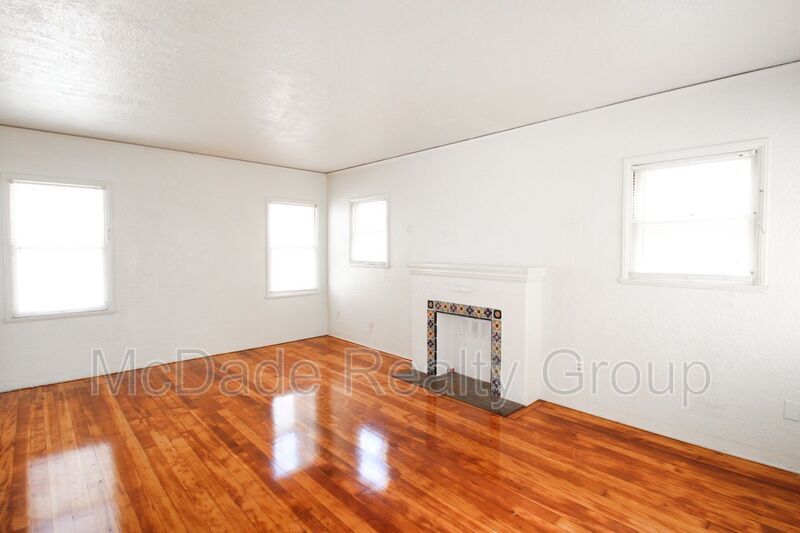 Primary Photo - 4115 1/2-3787 Park Blvd