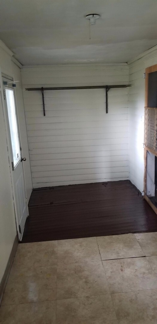 Building Photo - 3 bed, 1.5 bath, fenced yard