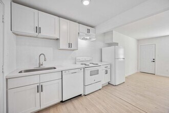 Building Photo - 6811 Del Rio St
