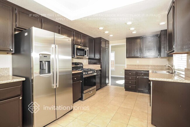 Foto del edificio - 3120 Crowne Dr