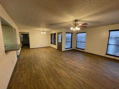 Foto del edificio - 1233 Armadillo Rd