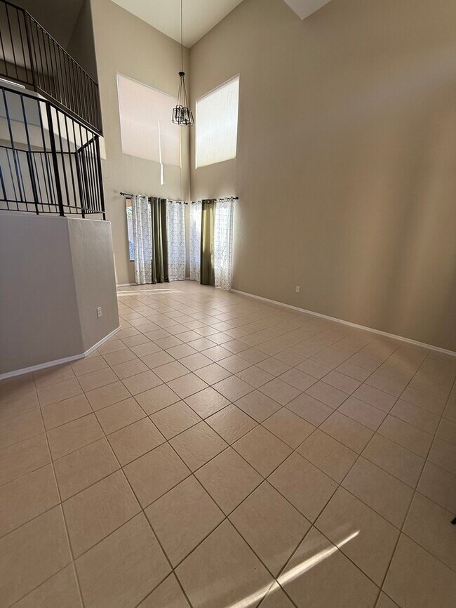 Foto del edificio - HOUSE FOR RENT