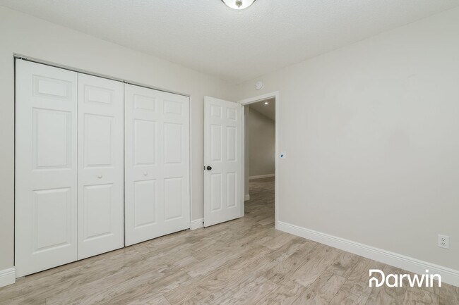 Foto del edificio - 12305 Hidden Brook Dr