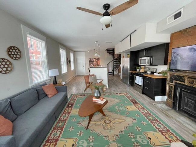 Building Photo - 216 E Liberty St