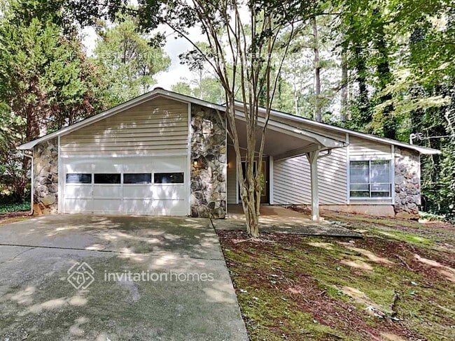 Building Photo - 614 Oxford Hall Dr SW