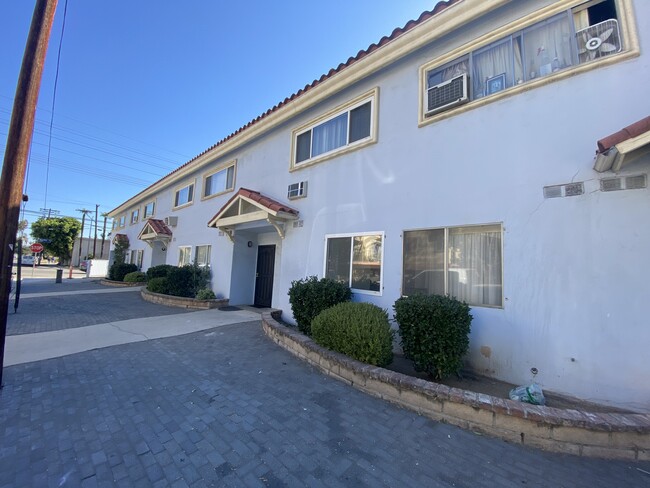 Building Photo - 6551 Woodley Ave