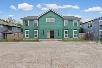 Building Photo - 2615 Ektom Dr