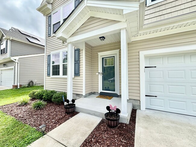 Building Photo - Beautiful 4 Bedroom Home In Chesapeake!