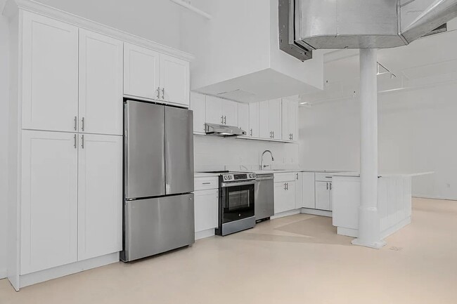Building Photo - 6 E 14th St