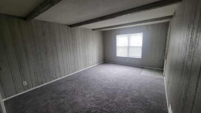 Foto del edificio - 2 bed 1 bath apartment