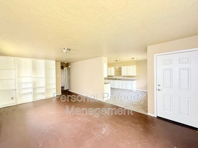 Building Photo - 1104 G St