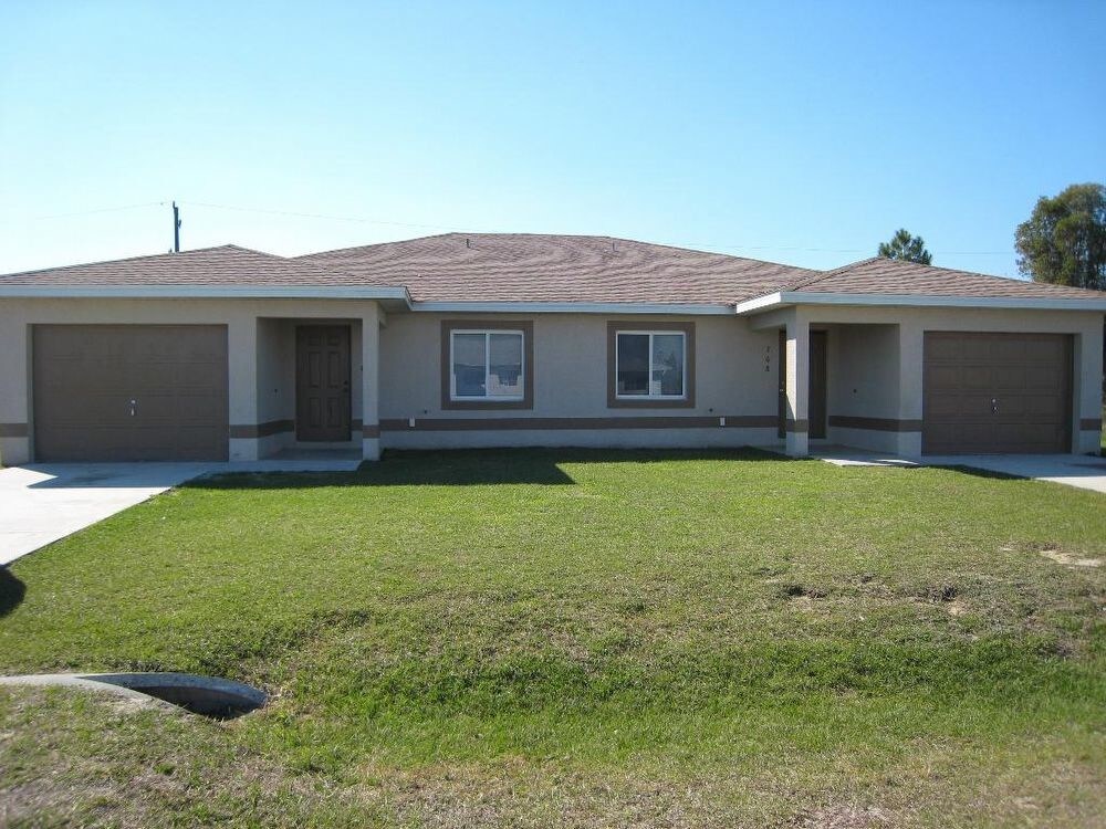 Jenna Ave SGreat Duplex with Garaage Apartment for Rent in Lehigh