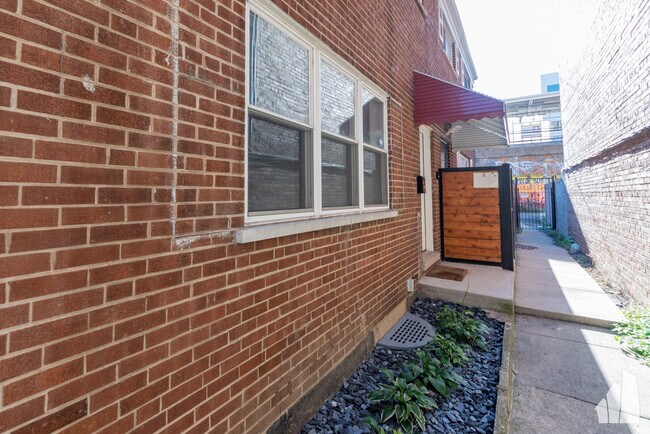 Foto del edificio - 6140 N Winthrop Ave