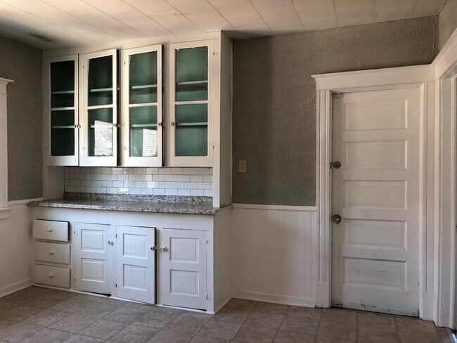 Foto del edificio - 1247 West  ave - Unit 2 (Upper)