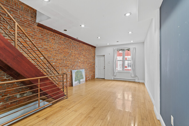 Building Photo - 1302 N Dover St