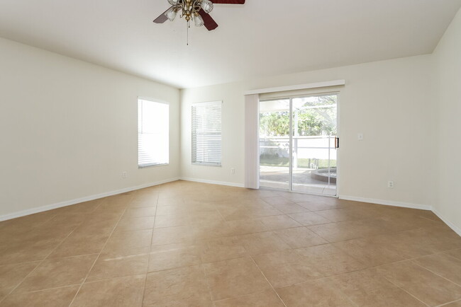 Building Photo - 4412 Sanibel Way