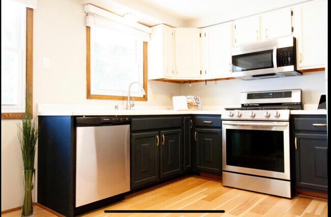 dishwasher, garbage disposal, microwave, stone, refrigerator - 2472 S 77th St