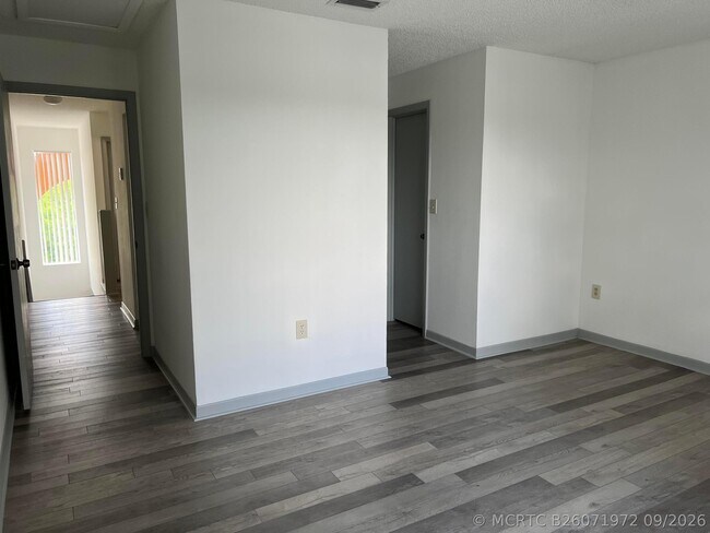 Foto del edificio - 5200 NW 31st Ave