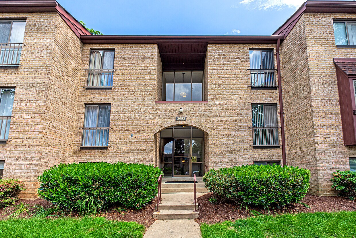 2052 Royal Fern Ct Unit 1C, Reston, VA 20191 Condo for Rent in Reston