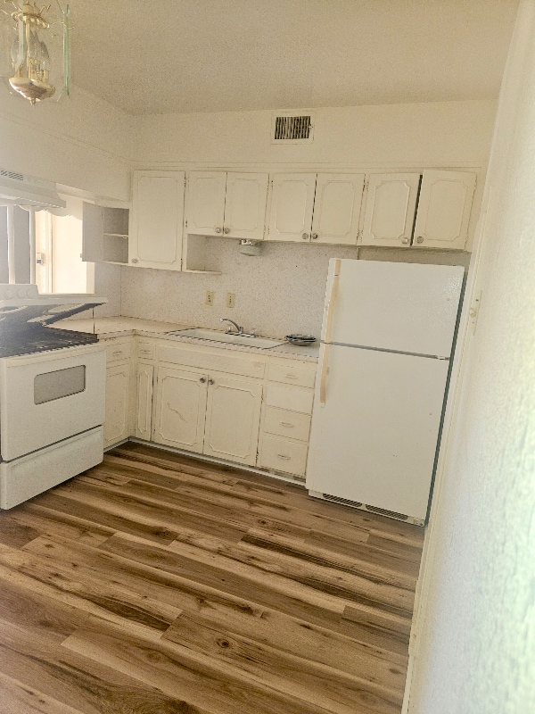 Building Photo - 414 E Avenue A