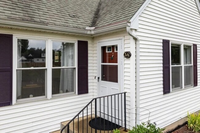 Building Photo - 5 Ravine St