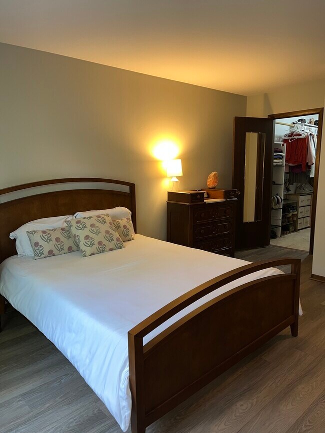 1605 N Milwaukee Ave Unit 4B, Libertyville, IL 60048 Condo for Rent