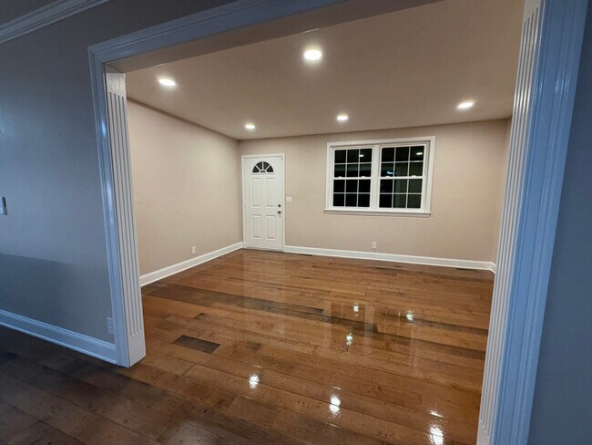 Building Photo - 7115 Hall Ln