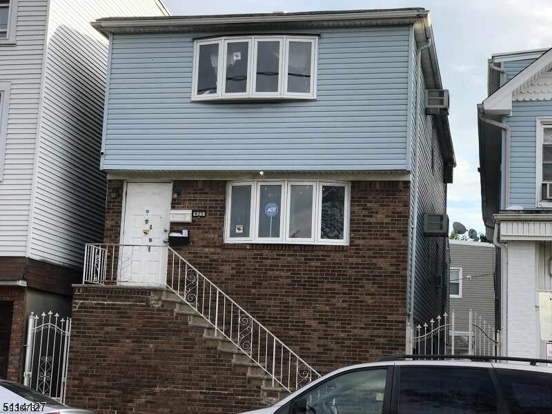 Primary Photo - 623 Harrison Ave