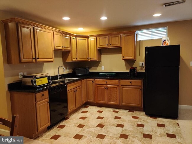 Building Photo - 8400 Hessian Hill Ct