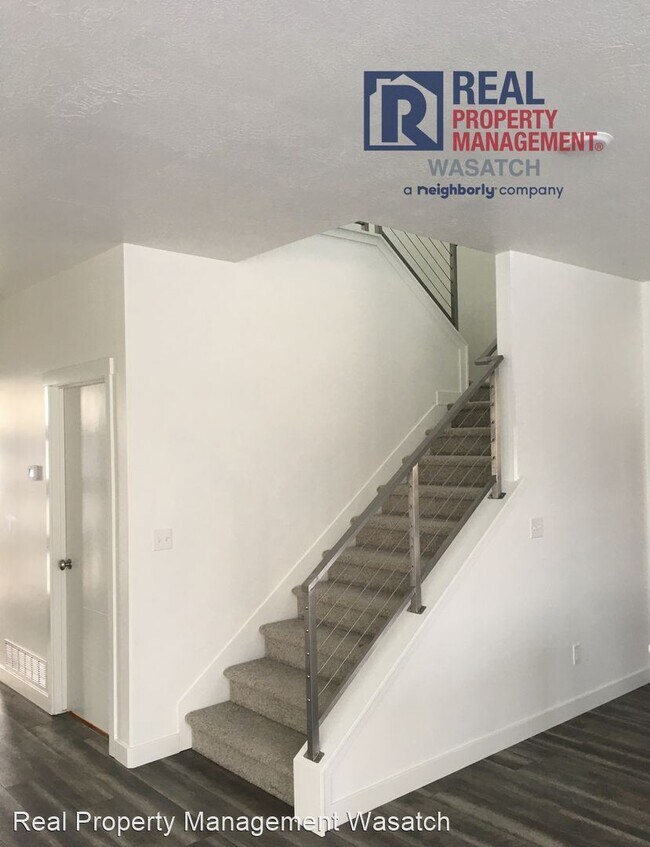 Foto del edificio - 5 br, 3 bath House - 3423 S. Farmer Alumni Dr
