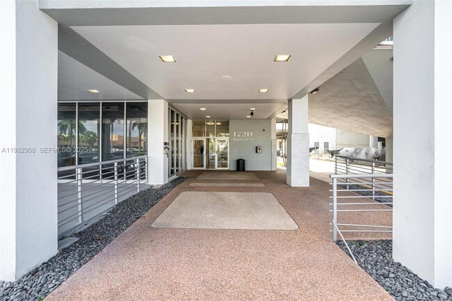 Foto del edificio - 1720 Harrison St