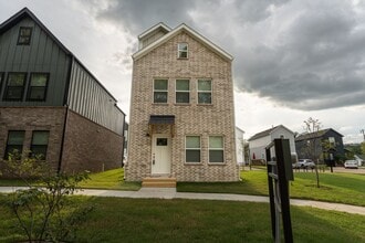 Building Photo - 1313 Van Buren Ave