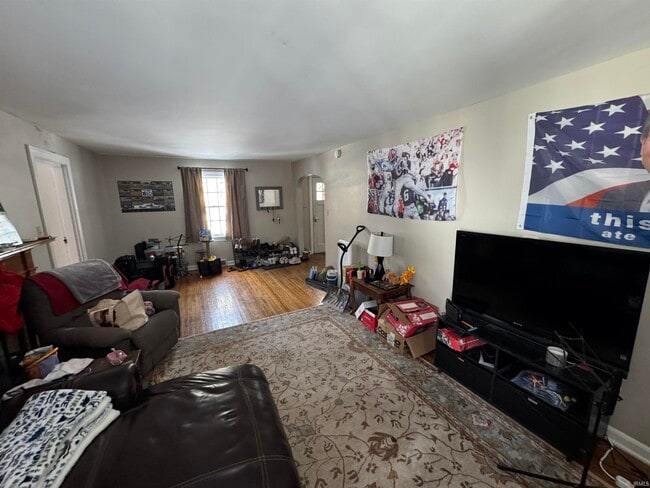 Building Photo - 526 S Mitchell St