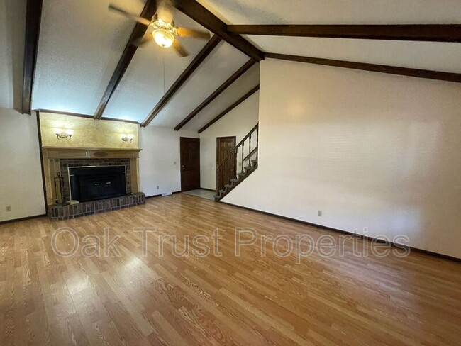 Building Photo - 2545 Greenridge Rd