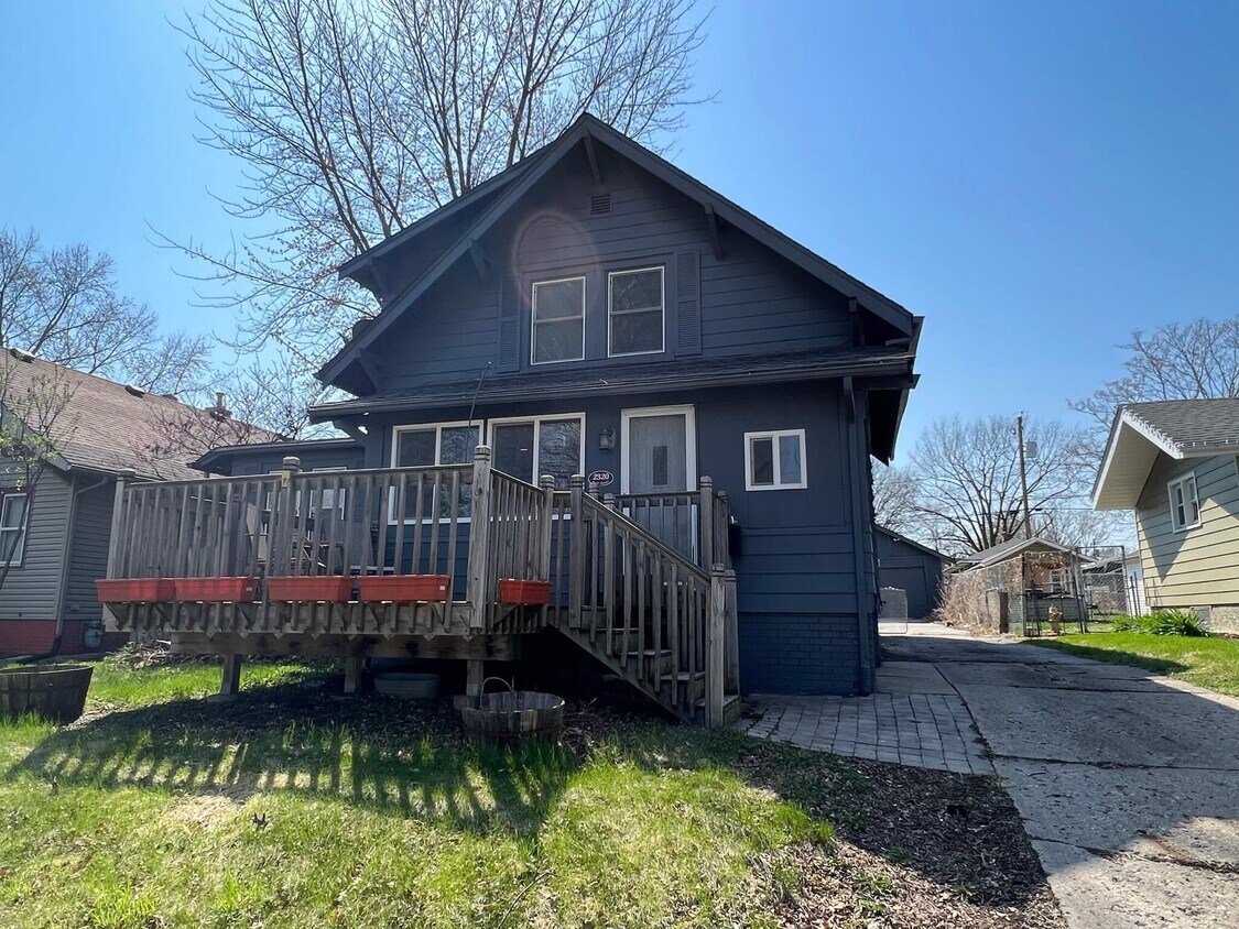 Foto principal - 2320 York St