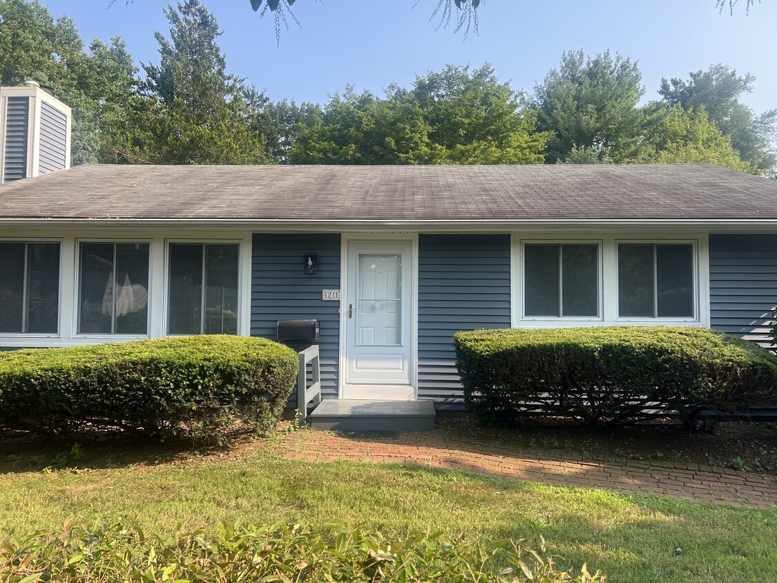 Foto principal - 1211 Farmington Ave