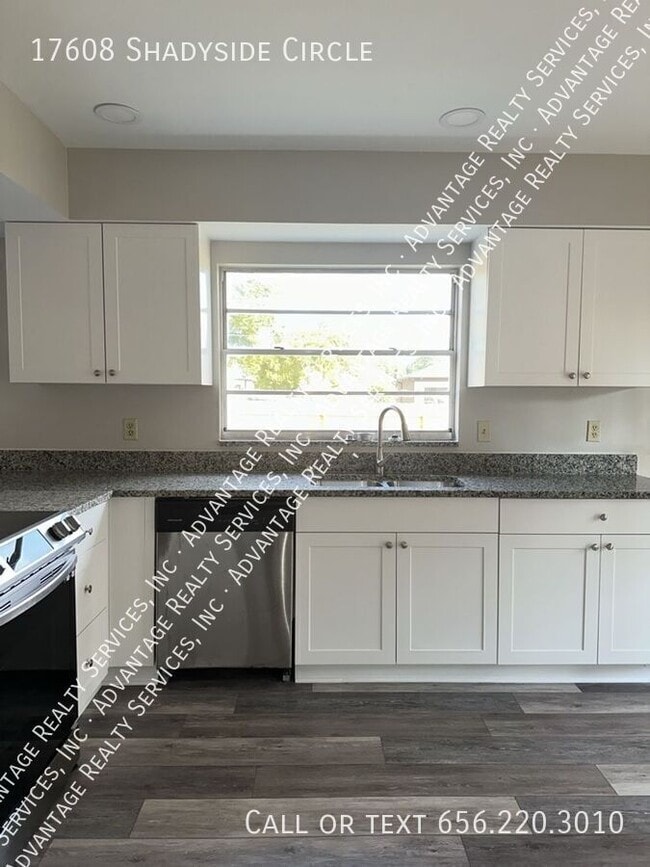 Building Photo - 17608 Shadyside Cir