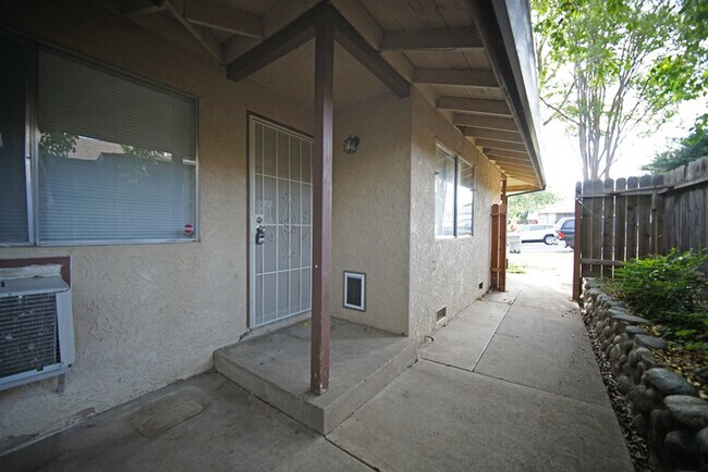 Building Photo - Charming 2 bedroom 1 bathroom in Rocklin!