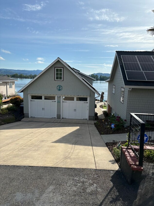 Primary Photo - Fully Furnished 1 bed on the Columbia River