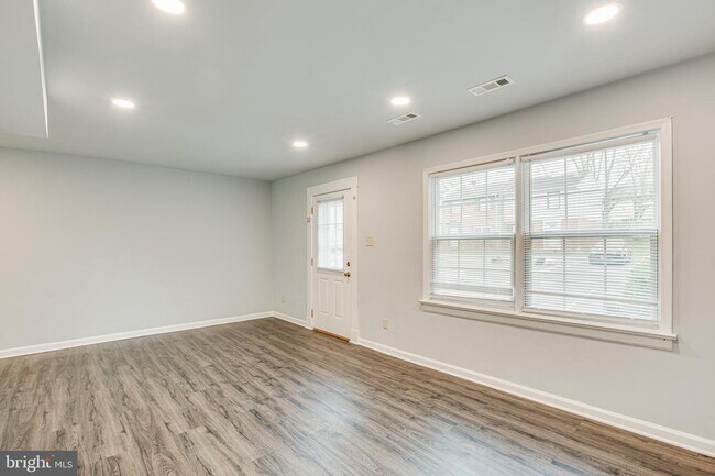 Building Photo - 401 Rann Ct