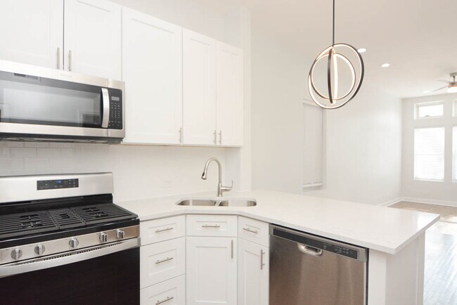 Foto del edificio - 2434 W Moffat St