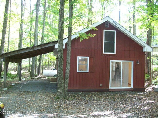 Foto del edificio - 5239 Goldenrod Ave