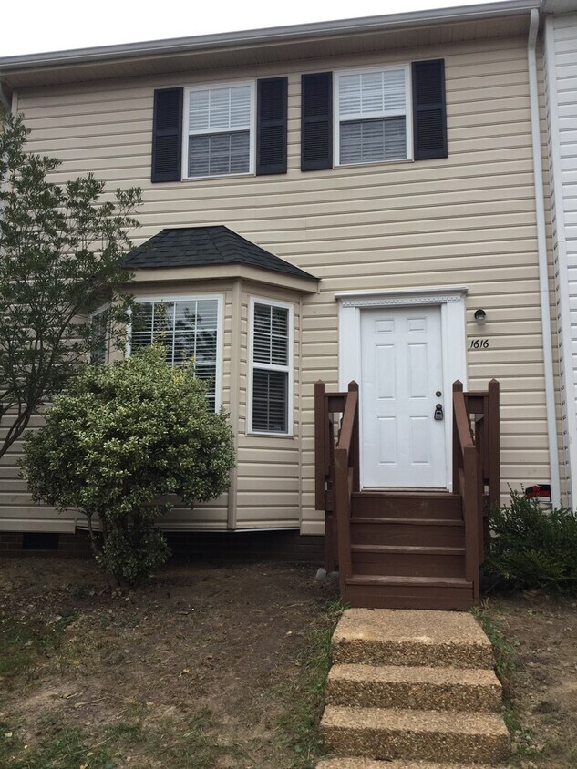 Foto principal - Newly Renovated ; Available Now