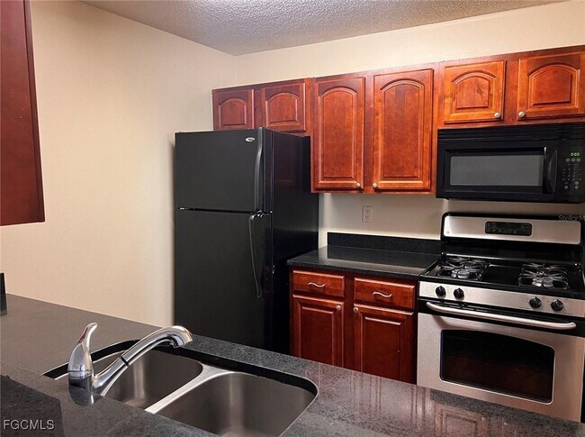 Foto del edificio - 2031 Dixie Belle Dr