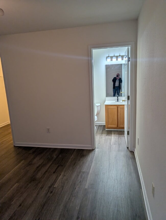 Building Photo - 1068 Stoney Falls Blvd