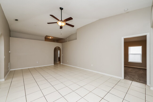 Building Photo - 12814 Lake Vista Dr