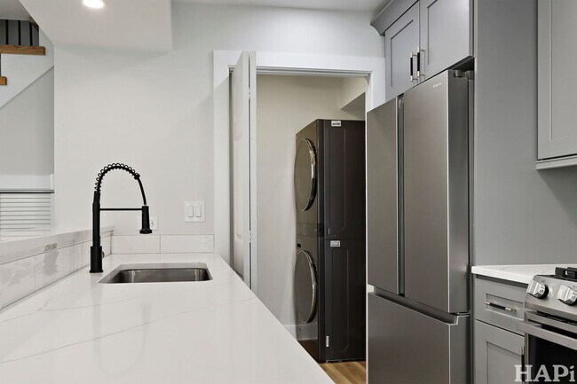 Foto del edificio - 1335 Cove Dr